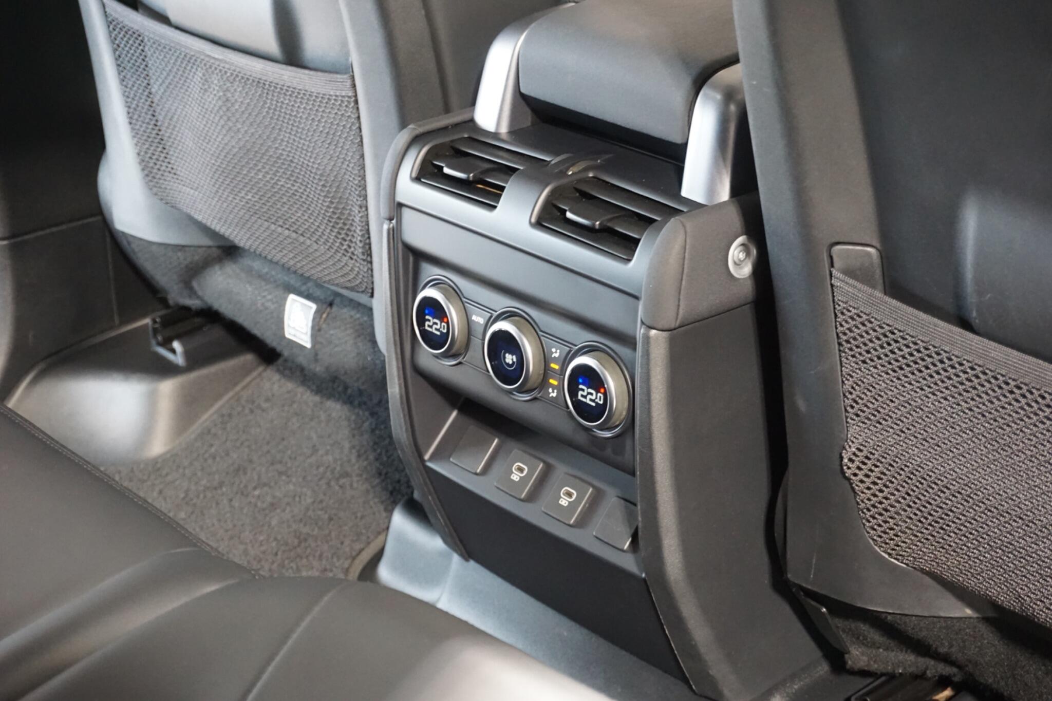 Land Rover Defender 110 3.0 D250 MHEV SE SUV 5dr Diesel Auto 4WD Euro 6 (s/s) (250 ps)